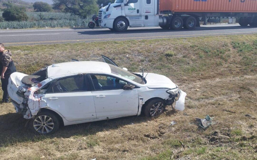 Accidente Fatal en Michoacán: Volcadura en la Autopista Deja Varios Heridos Gravísimos