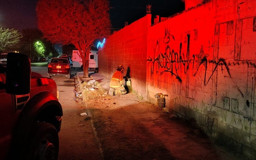Incendio en Torreón: Hombre Causa Caos al Incendiar Medidores de Gas y Vehículos