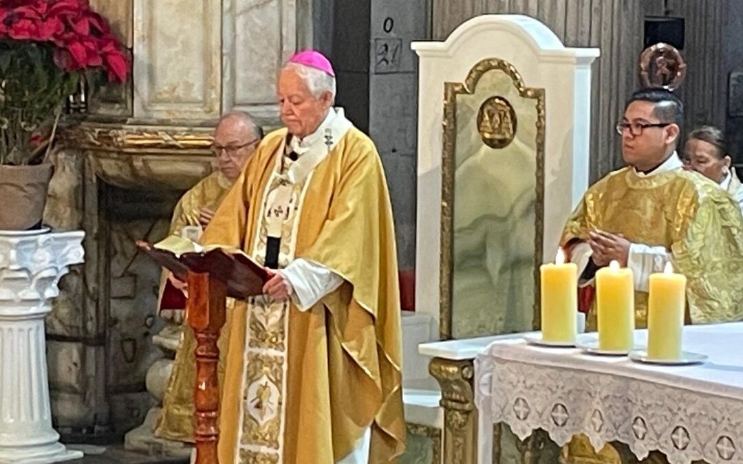 El Arzobispo de Puebla Aboga por la Paz en el Día de Reyes y Recuerda a las 14 Víctimas del Descarrilamiento del Tren