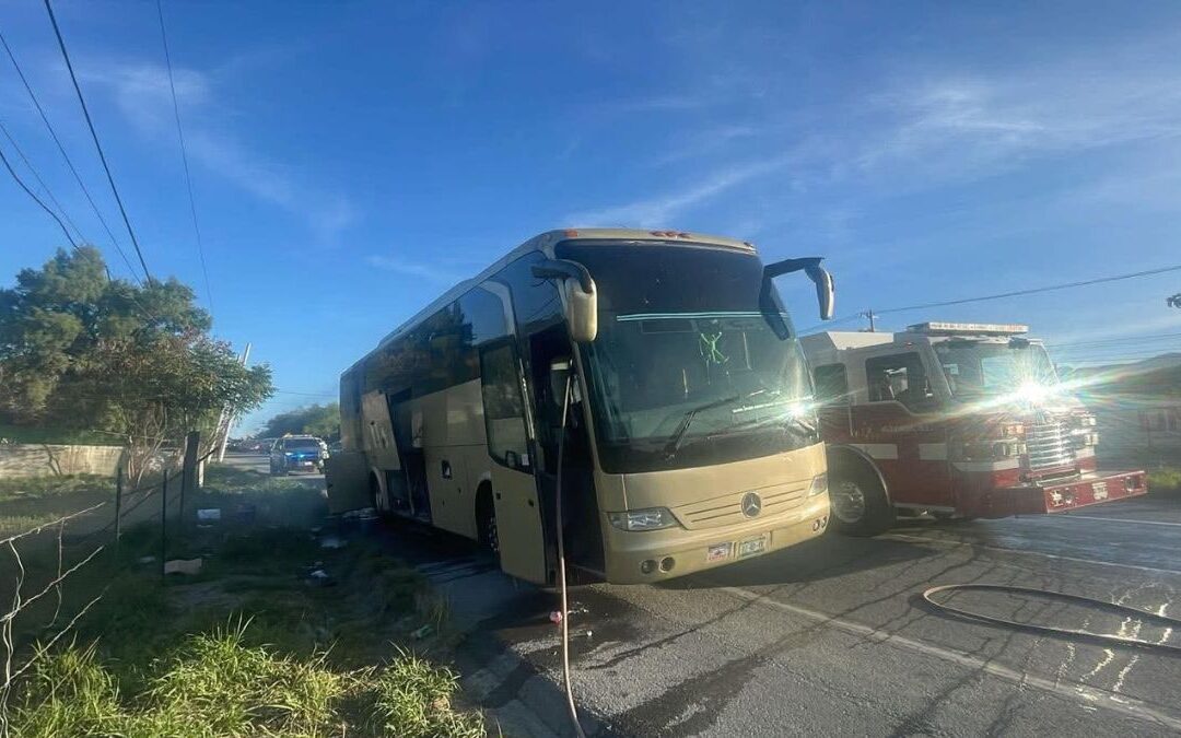Incendio de Camión de Pasajeros en la Carretera Nacional de Allende, Nuevo León