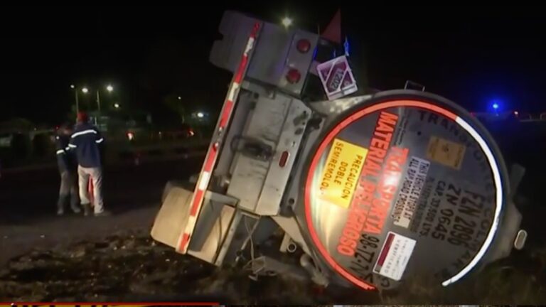 Accidente de Volcadura de Pipa: Emergencias Activadas por Derrame de Diésel en Lerdo