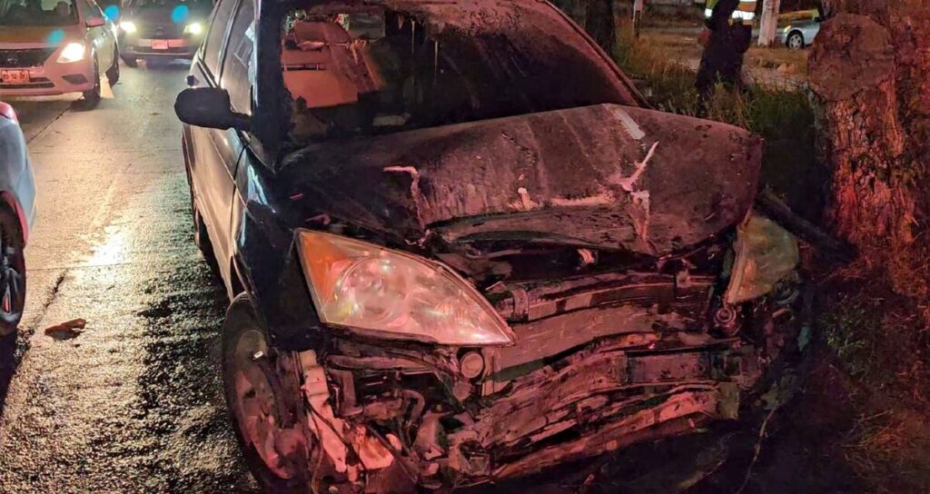 Accidente automovilístico en Tonalá provoca incendio de camioneta tras impresionante choque