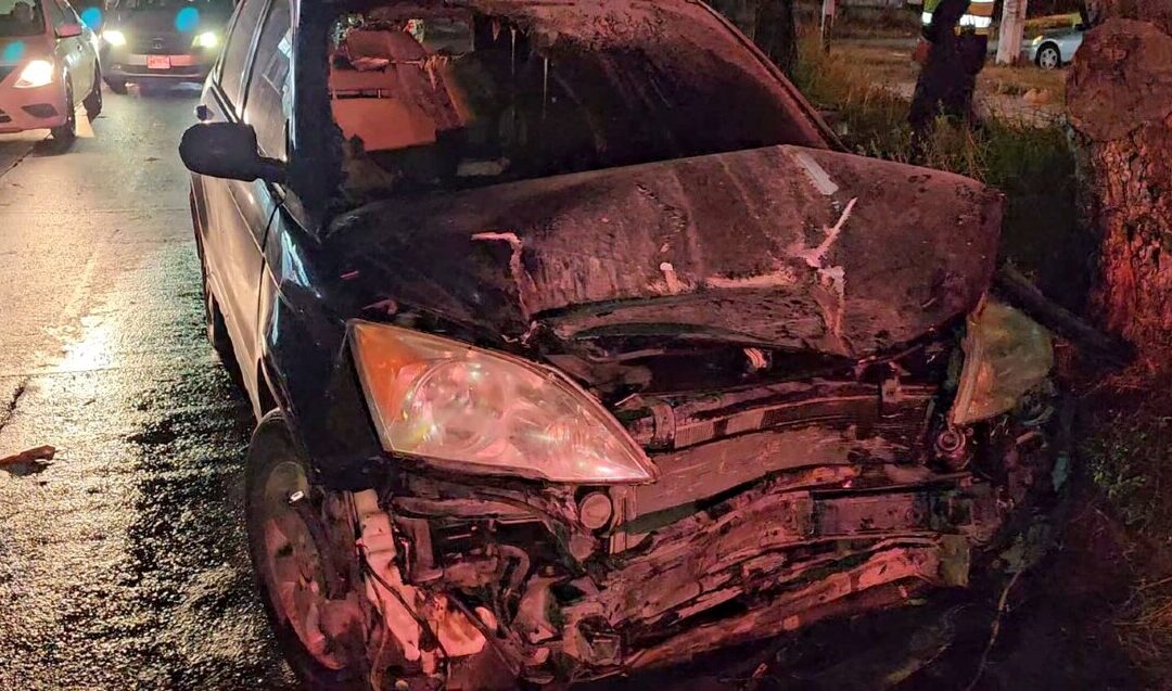 Accidente automovilístico en Tonalá provoca incendio de camioneta tras impresionante choque
