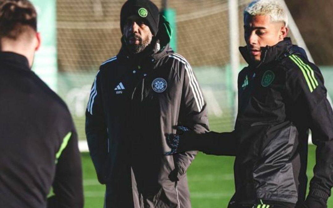 Julián Araujo Debuta en el Celtic: El Club Despide a su Técnico en Medio de la Controversia