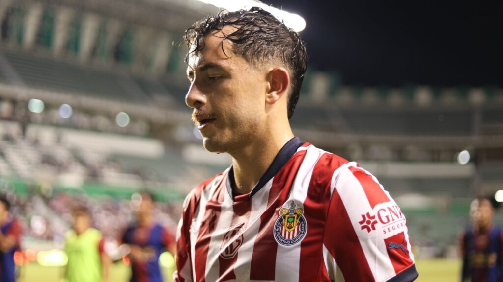 Chivas Anuncia Oficialmente la Salida de Alan Mozo: Despedida Emotiva