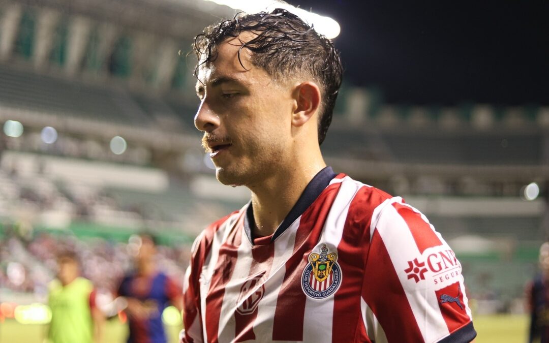 Chivas Anuncia Oficialmente la Salida de Alan Mozo: Despedida Emotiva