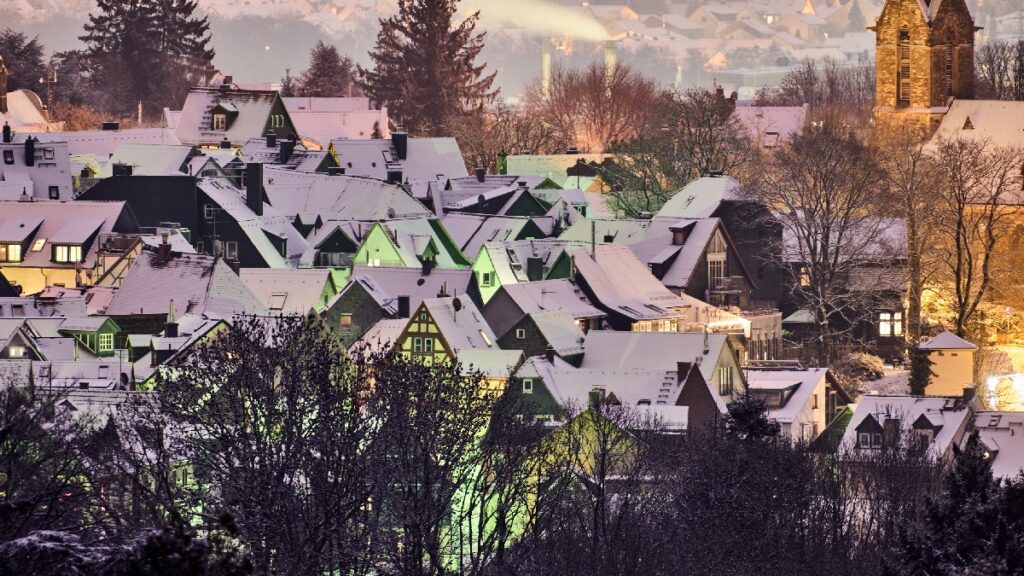 Tormenta Invernal Causa 5 Muertos y Cientos de Vuelos Cancelados en Stockton-Modesto