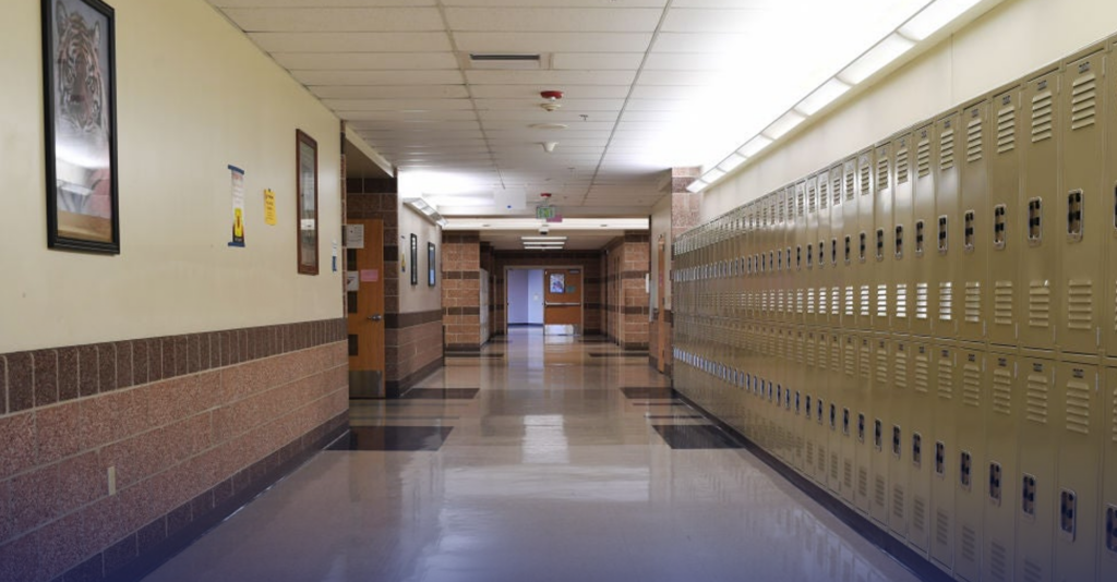 Aumento Salarial para Maestros y Empleados del ECISD: Aprueban Plan de Compensación 2025-2026