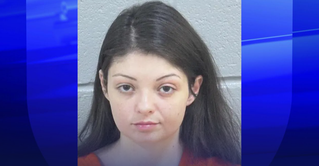 Arrestan a mujer en Midland por asalto agravado a su madre con un cuchillo