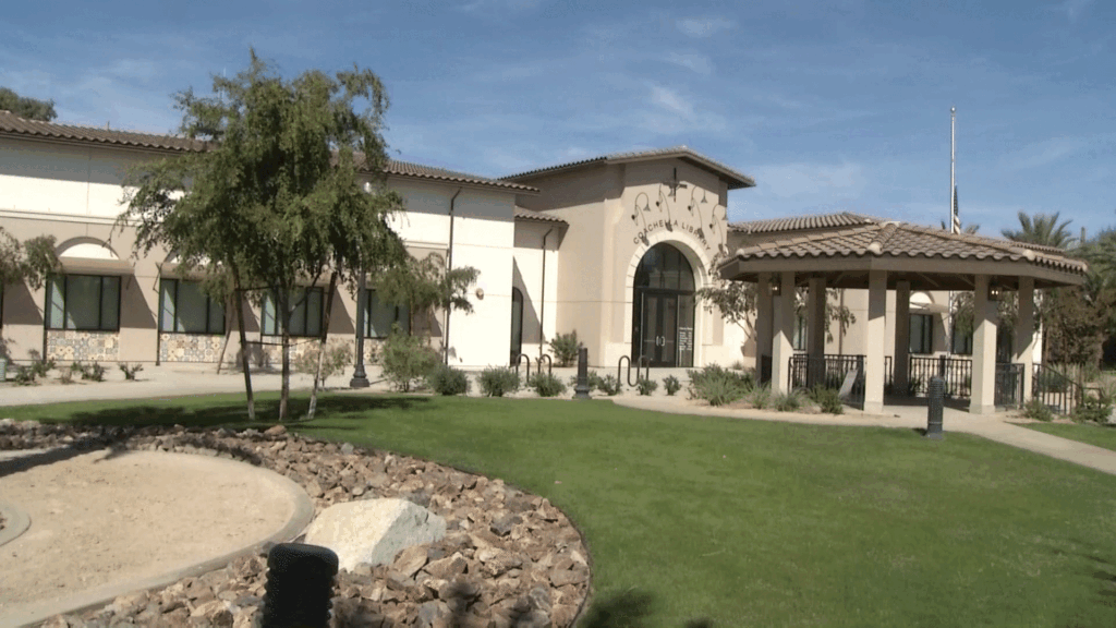 Cancelan reunión del concejo de Coachella por controversia con Steven Hernandez