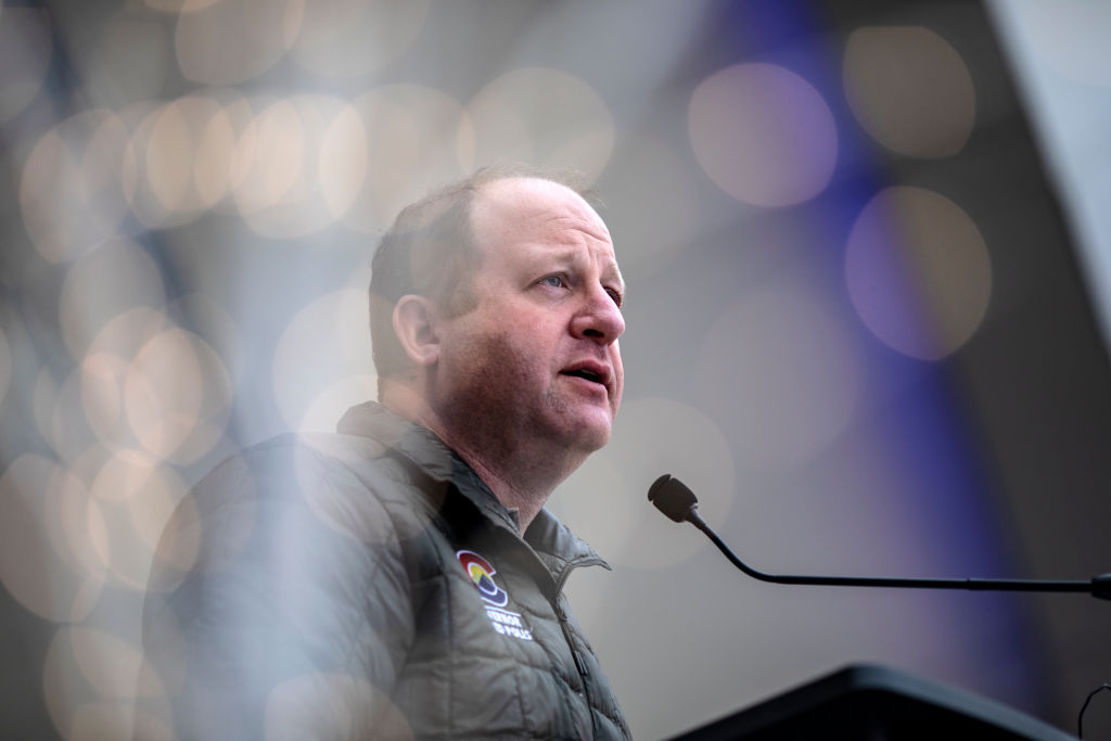La Rendición de Cuentas del Estado: Jared Polis Presenta Logros y Desafíos en su Último Año