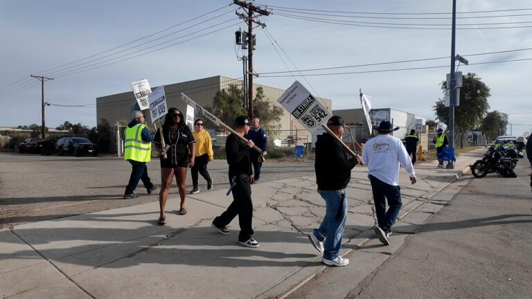 Paro Laboral de Transportistas en el Valle Imperial: Continúa la Manifestación Tras 10 Días de Negociaciones