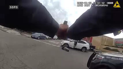 Tiros policiales en San Diego: Video revela el instante en que un oficial dispara a sospechoso armado