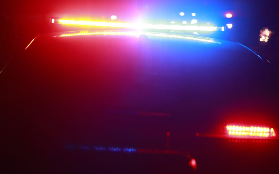 Accidente Automovilístico en Everett: Vehículo Choca Contra Varias Casas