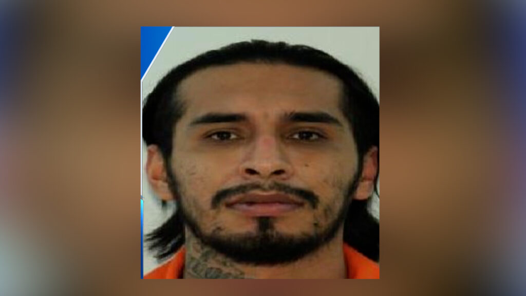 Buscan a sospechoso de secuestro en Colorado tras persecución y choque en Broomfield