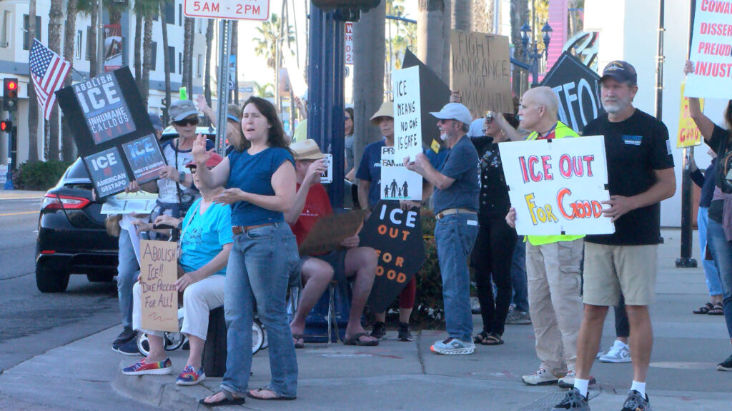 Protesta en Oceanside: Ciudadanos exigen protección para inmigrantes y responsabilidad de ICE