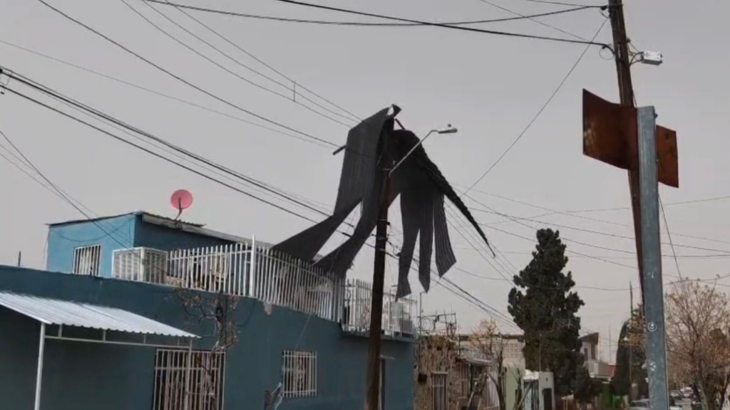 Vientos Fuertes Arrancan Techo de Vivienda en Anáhuac, Ciudad Juárez