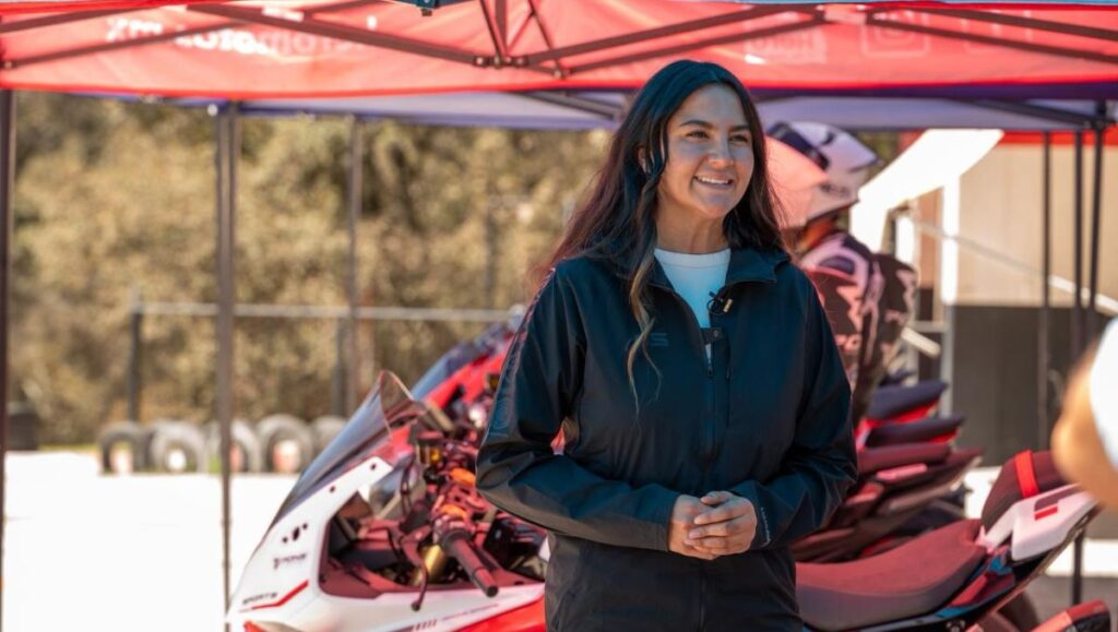 Astrid Madrigal Brilla con Su Girl Power en el Kick-Off del Campeonato GS