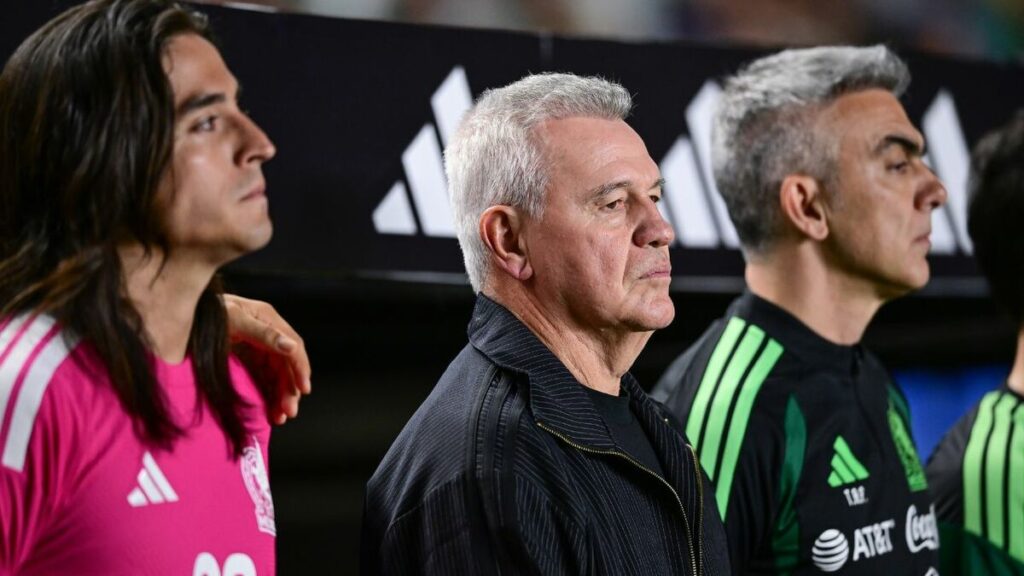 Javier Aguirre Responde a Aficionados que Exigen a Carlos Acevedo