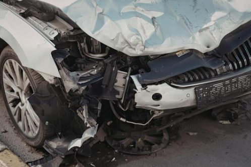 Choque fatal en la US-95: Dos muertos y cierre total en el Condado Nye