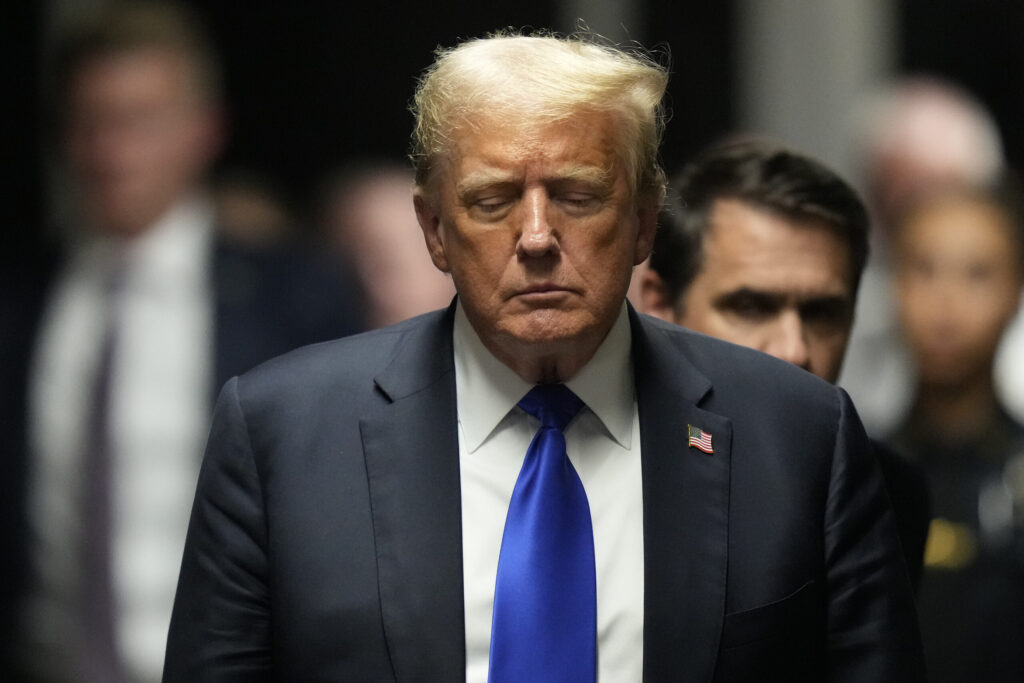 Trump y elecciones de mitad de mandato: acusa a los demócratas de acercarse al comunismo