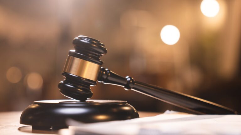 Sentencian a 10 años a hombre que atacó a su madre con un tubo