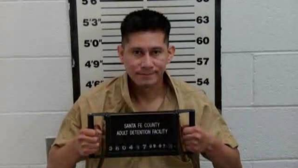 Arrestan ahombre acusado de atropellar a una mujer tras incidente de violencia doméstica en Santa Fe