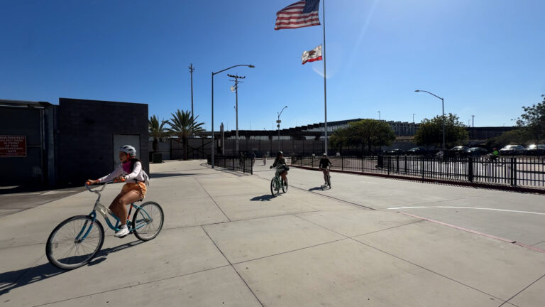 500 bicicletas rescatadas de Burning Man cruzan la frontera y transforman la vida de jóvenes migrantes en Tijuana