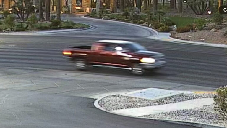 Atropello y fuga: buscan camioneta Dodge Ram tras dejar a peatón grave en Las Vegas